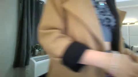 Lucy Loves Lookers online show from January 18, 1:30 am