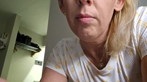 Lucy Loves Lookers online show from January 4, 1:52 am
