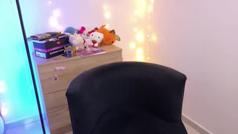 LUCYY FROM HOME  online show from November 15, 3:07 am