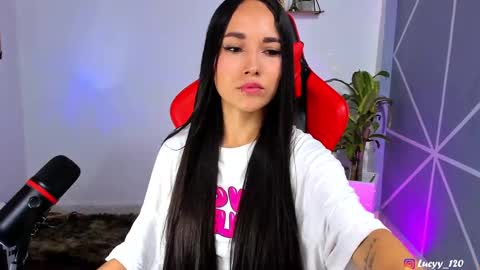 Snapshot of lucyy_rose chatting on September 19, 12:31 am o online show from September 19, 12:31 am