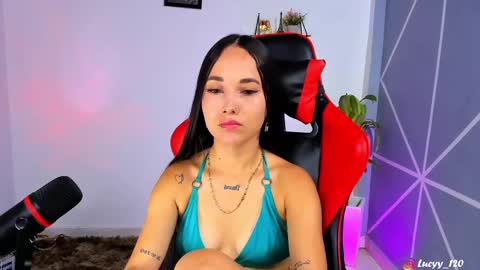 Snapshot of lucyy_rose chatting on September 29, 11:32 pm o online show from September 29, 11:32 pm
