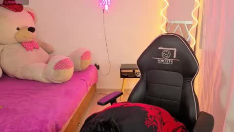 ludo_kitty_tay online show from October 7, 3:44 am