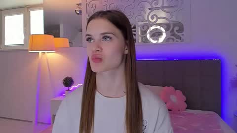 LuisaClover online show from May 9, 12:51 pm