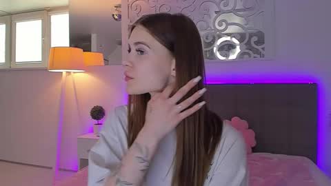LuisaClover online show from May 24, 1:21 pm