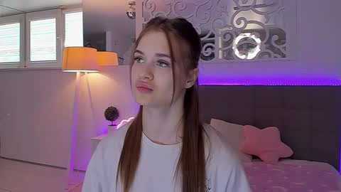 LuisaClover online show from May 23, 1:20 pm