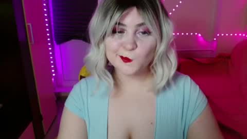 lulovia online show from May 23, 9:57 pm