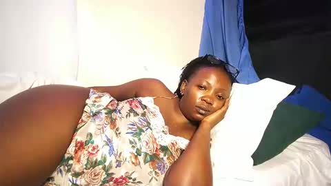 lulu_sparks1 online show from May 6, 9:46 am