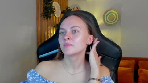 lumerisoren online show from May 4, 6:06 am
