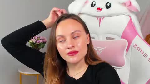 lumerisoren online show from June 17, 4:19 pm