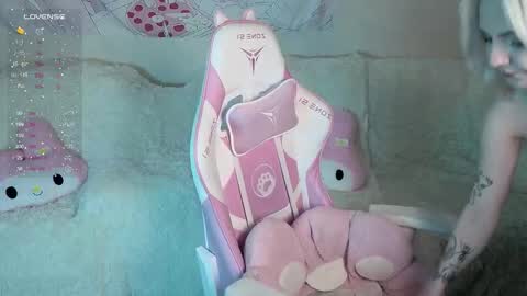 lumiceleste online show from December 1, 1:42 am