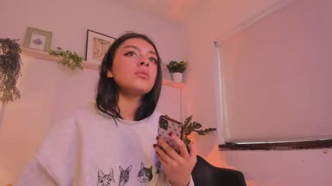 lummii_ online show from May 22, 7:23 pm