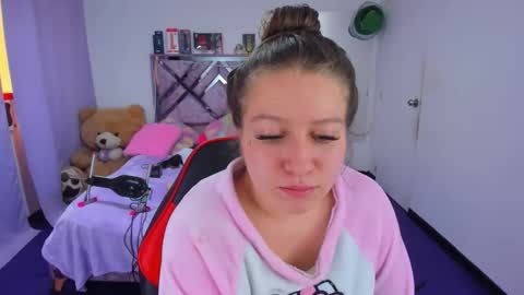 luna_analya online show from May 6, 6:34 pm