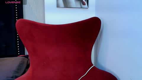 Luna And Titan  online show from January 7, 1:25 pm