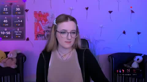 luna_berryy online show from May 2, 8:23 pm