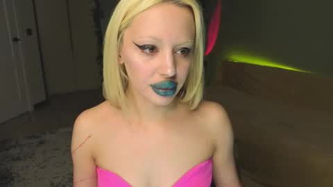 luna_beverly online show from May 7, 8:45 pm