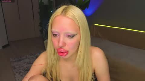luna_beverly online show from May 24, 8:52 pm