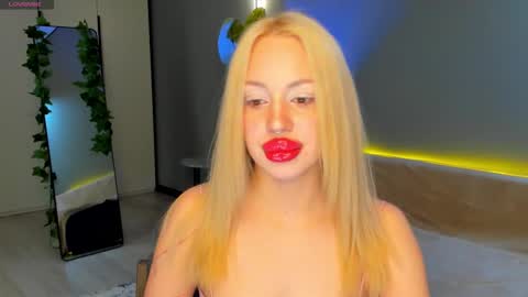 luna_beverly online show from March 22, 9:32 pm