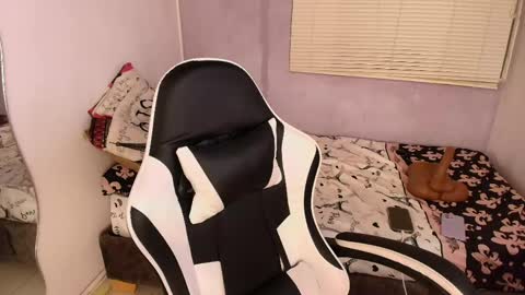luna_desiree online show from May 17, 11:26 pm