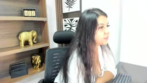 luna_ferrari online show from June 25, 11:56 am