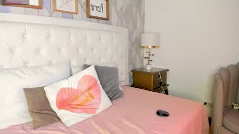 luna forever7 online show from February 3, 8:12 pm