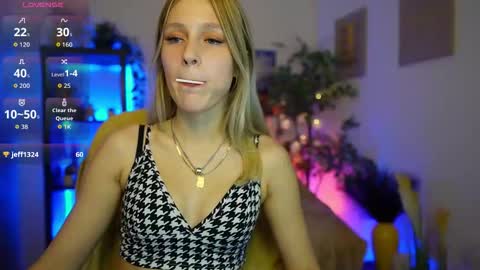 luna_grace18 online show from March 26, 2:19 pm