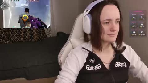 luna_loveeee online show from October 23, 4:18 am