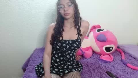 luna_rios69 online show from May 1, 3:43 am