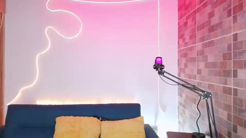 luna_valen online show from May 16, 4:15 am