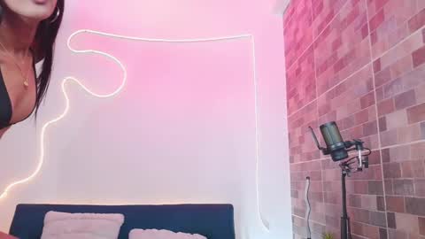 luna_valen online show from May 9, 3:52 am