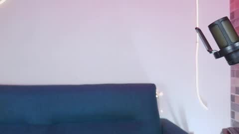 luna_valen online show from May 15, 4:05 am
