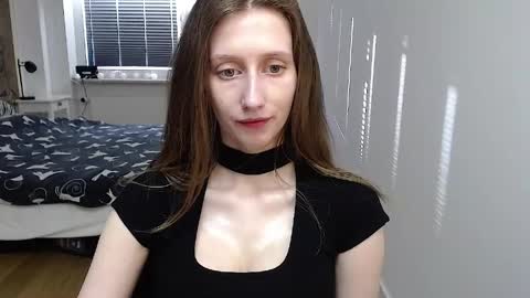 L U N A  online show from March 30, 5:40 am