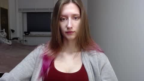 L U N A  online show from December 1, 6:28 am