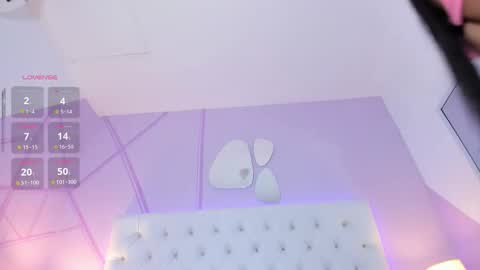 lunaa_hart online show from December 4, 8:09 pm