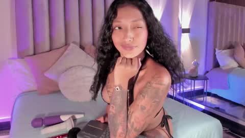 lunaa_moonn online show from May 9, 7:49 pm