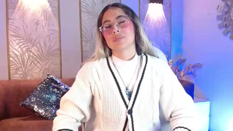 Snapshot of lunaagrey_ chatting on October 4, 4:51 am Luna online show from October 4, 4:51 am