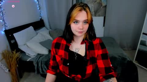 Snapshot of lunaali chatting on October 6, 4:56 pm Li online show from October 6, 4:56 pm