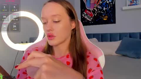 lunaawilde online show from July 8, 1:08 am