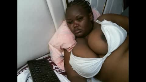 lunabloom01 online show from December 15, 1:11 am