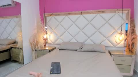 lunacuute online show from December 22, 11:41 pm