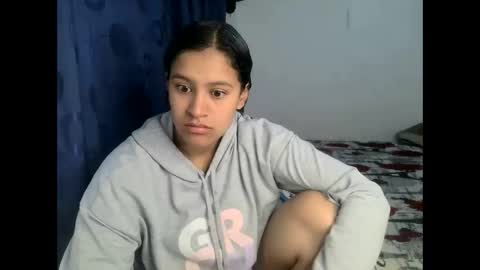 lunaevans42 online show from May 13, 10:54 am
