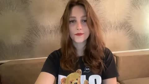 lunafeather online show from March 8, 5:44 am