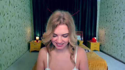 lunaflinn online show from March 2, 5:19 am