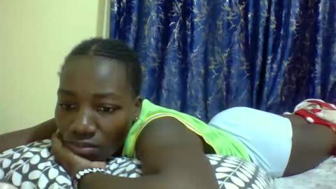 lunah_kitty online show from April 7, 4:47 am