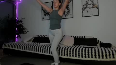 Snapshot of lunaink_ chatting on February 11, 5:58 am Laura online show from February 11, 5:58 am