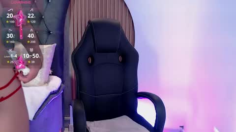lunamillers_ online show from May 23, 5:17 am