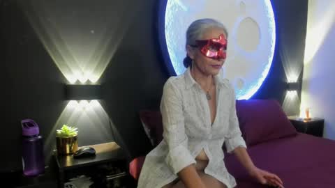 lunamisteriosa_ online show from May 21, 12:03 pm