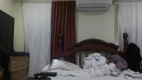 Snapshot of lunamivida chatting on February 18, 5:09 am karazorel online show from February 18, 5:09 am