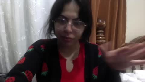 Snapshot of lunamivida chatting on February 14, 5:30 am karazorel online show from February 14, 5:30 am