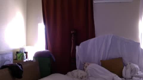 Snapshot of lunamivida chatting on December 3, 9:23 pm karazorel online show from December 3, 9:23 pm