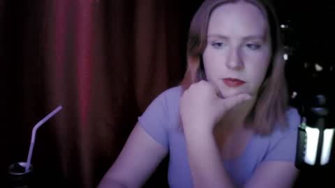 lunamystique_ online show from July 9, 1:57 pm